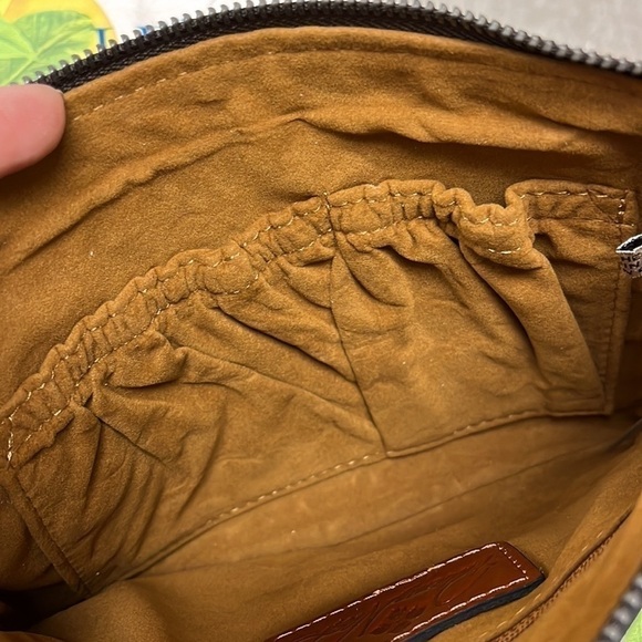 Brand New Patricia Nash Genuine Tooled Leather Blue Coral Cassini Wristlet - Picture 14 of 15